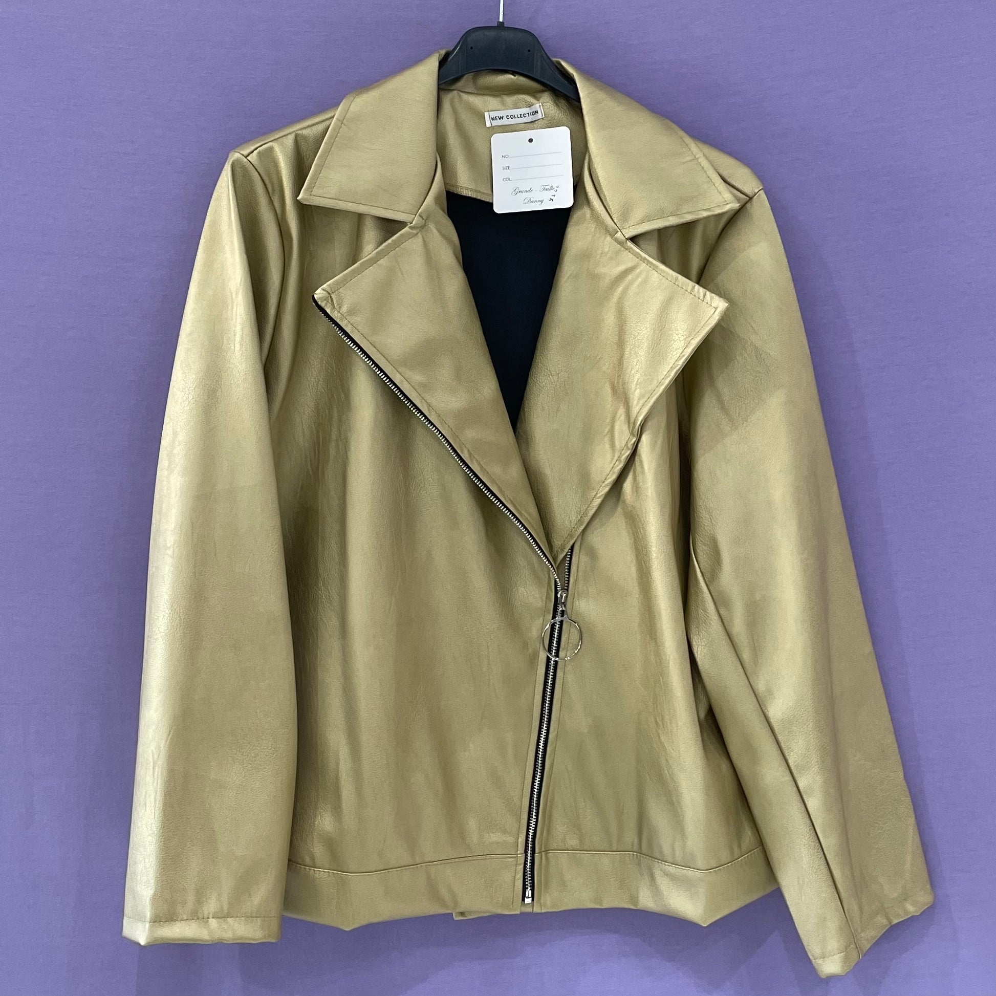 Giacca ecopelle con zip curvy