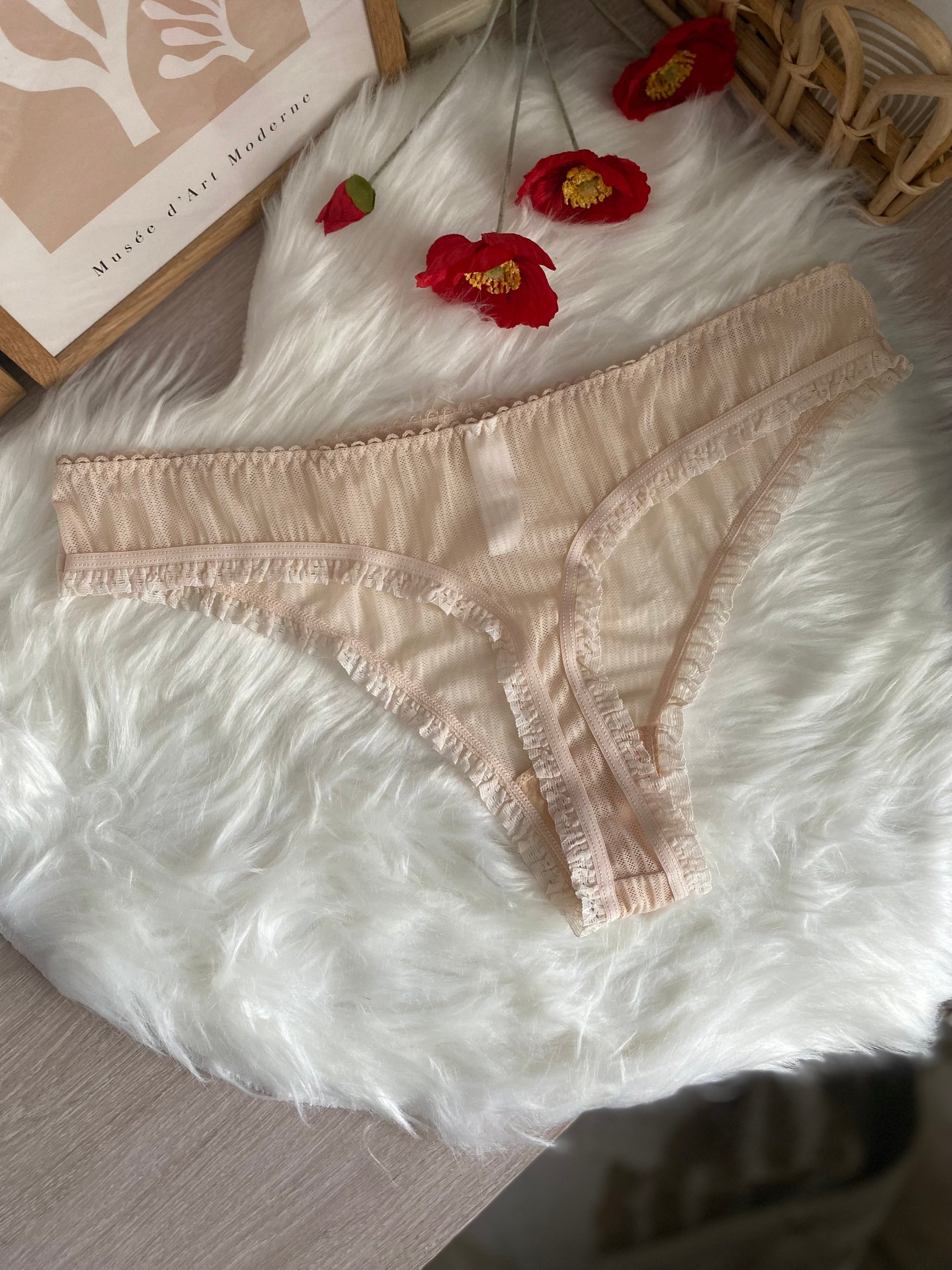 Tanga ricamato curvy