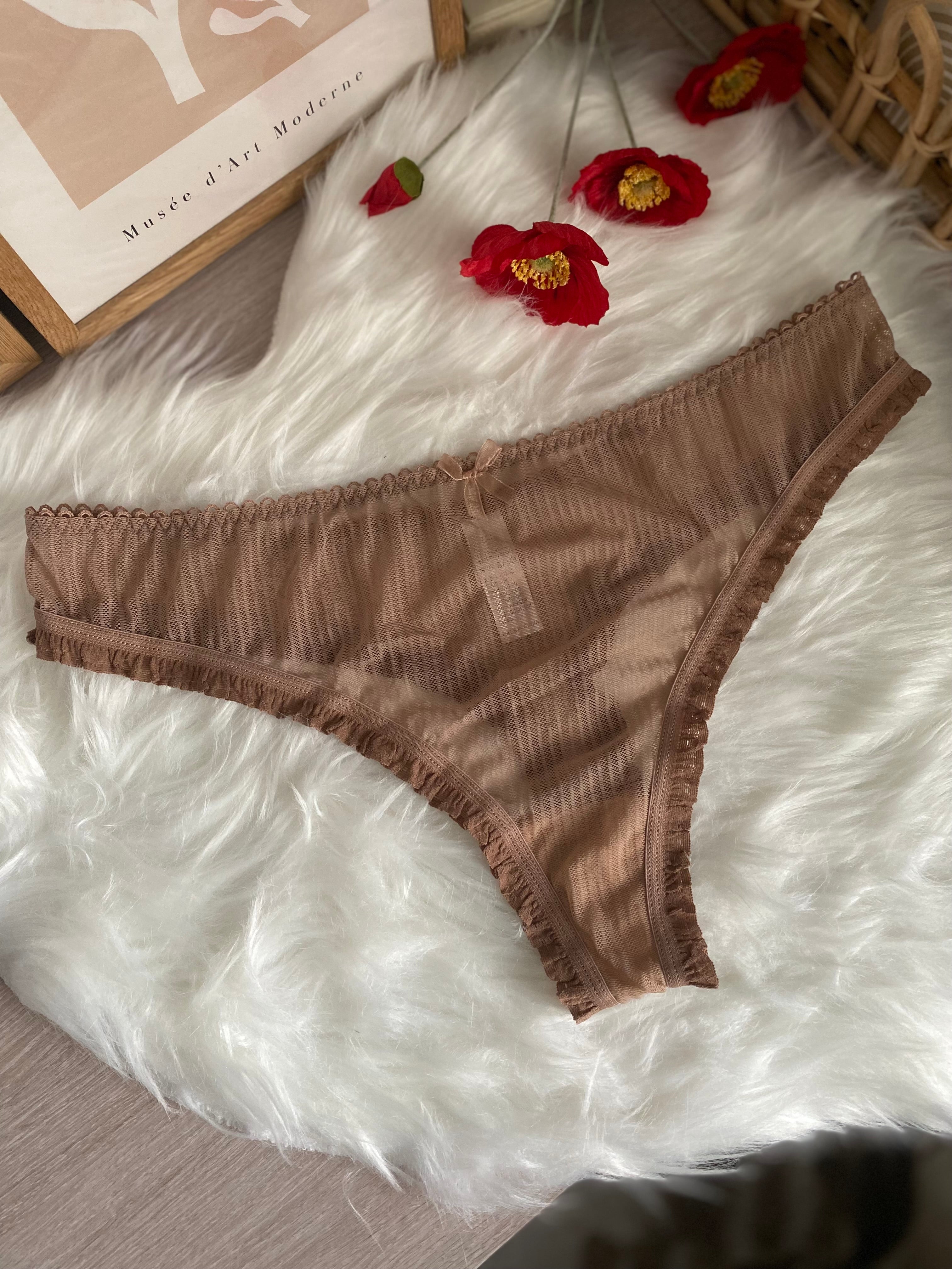 Tanga ricamato curvy traforato