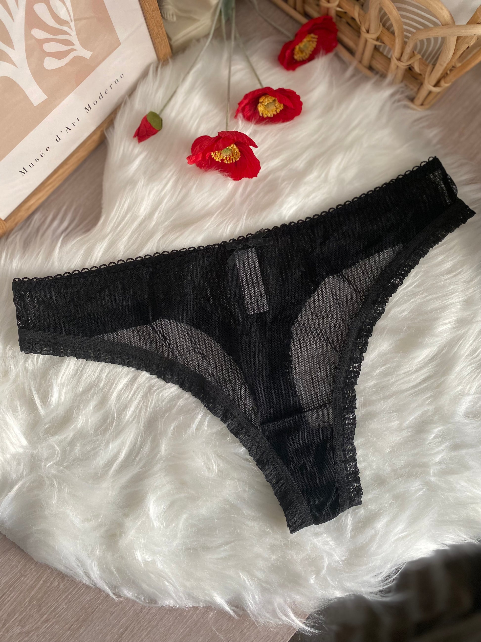 Tanga ricamato curvy