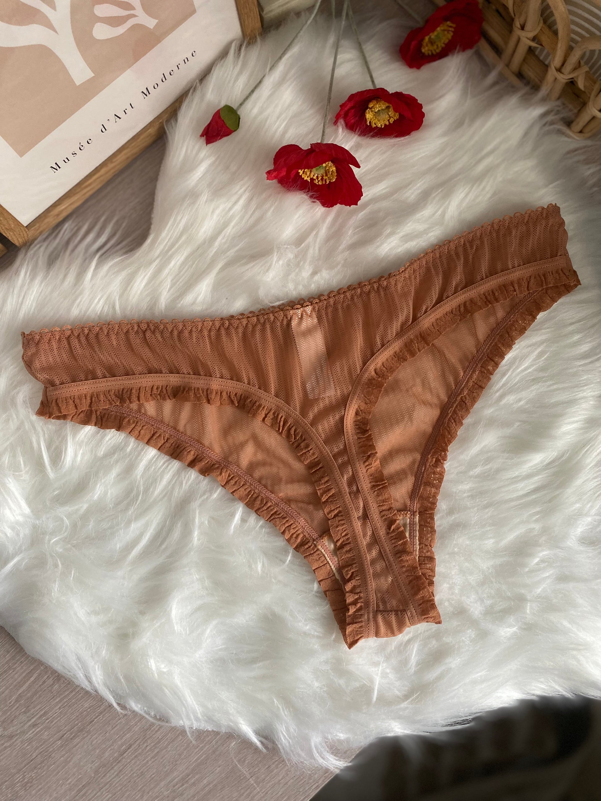 Tanga ricamato curvy