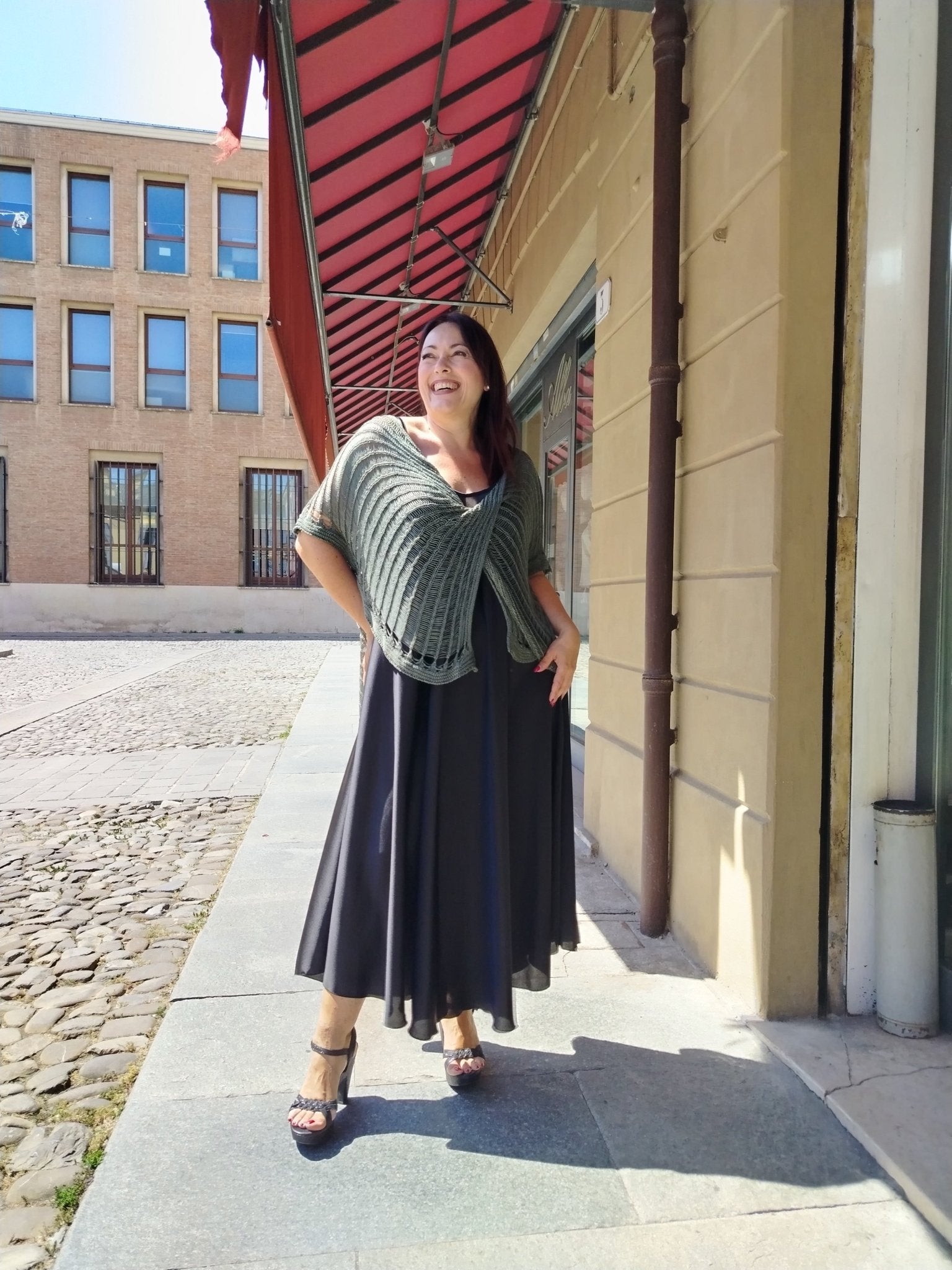 Abito curvy in raso taglie comode fino alla 4XL - Prima Fila Moda Curvy