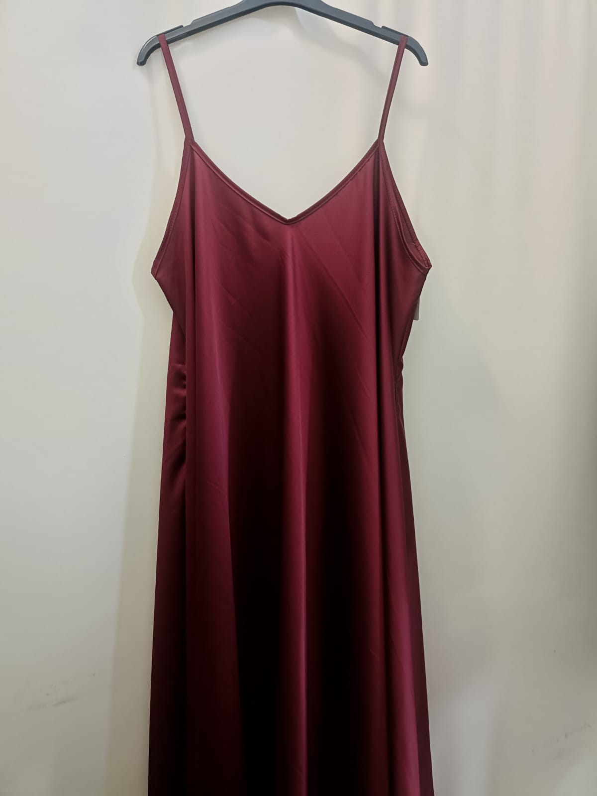 Abito curvy in raso taglie comode fino alla 4XL - Prima Fila Moda Curvy