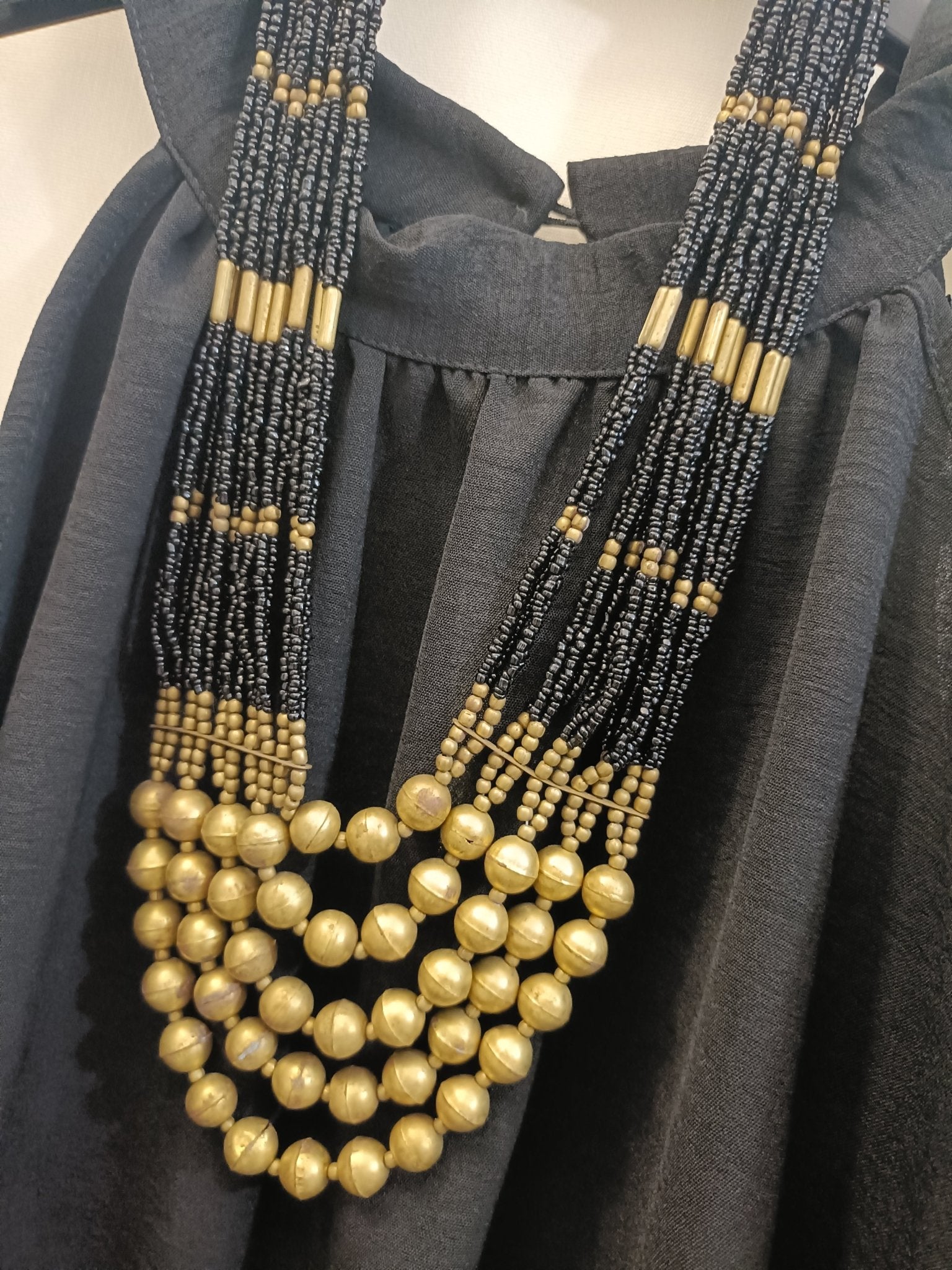 Collana Cleopatra boho made in Italy multistrato oro e nero - Prima Fila Moda Curvy
