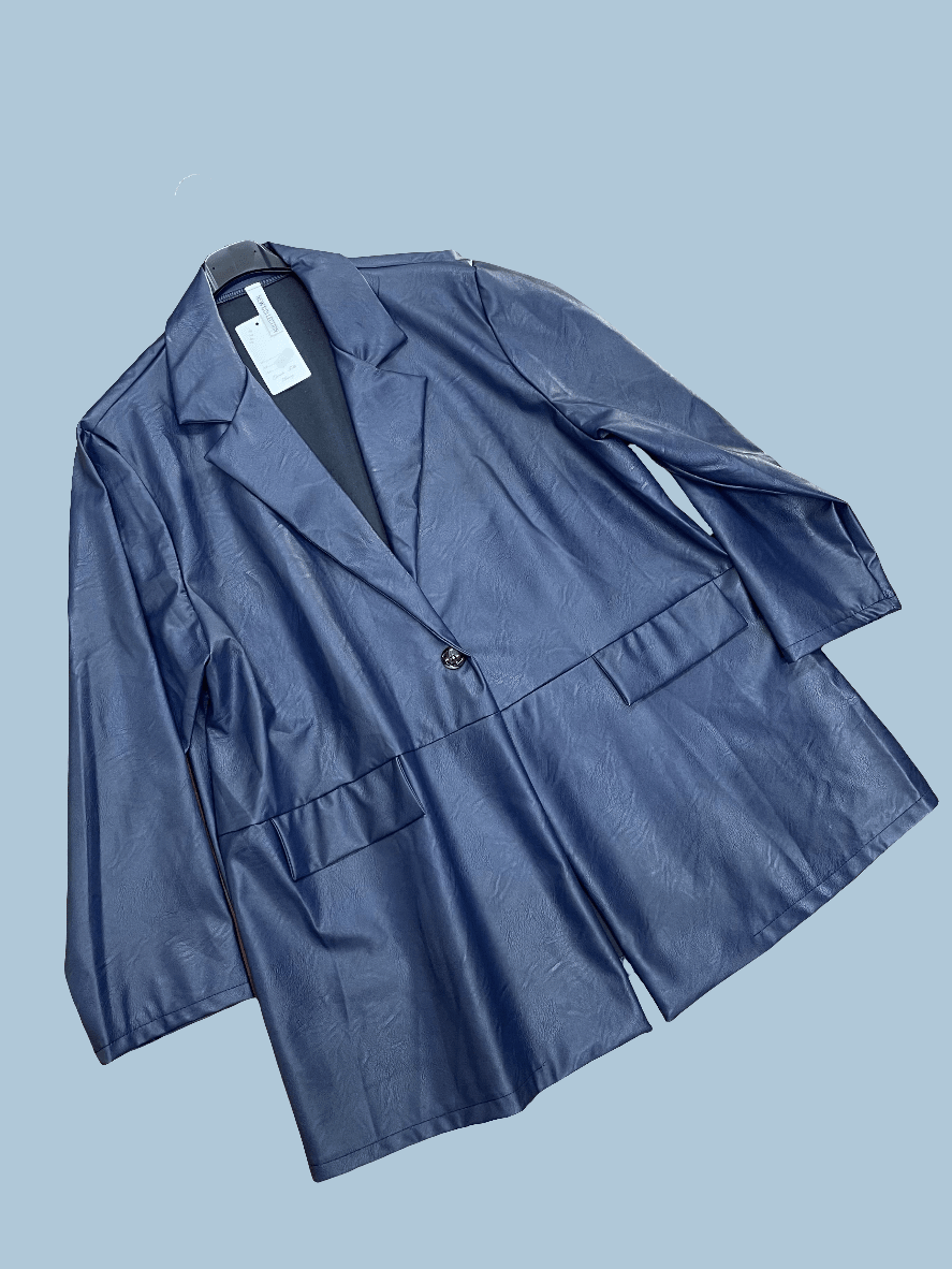 Giacca ecopelle con bottone curvy - Prima Fila Moda Curvy