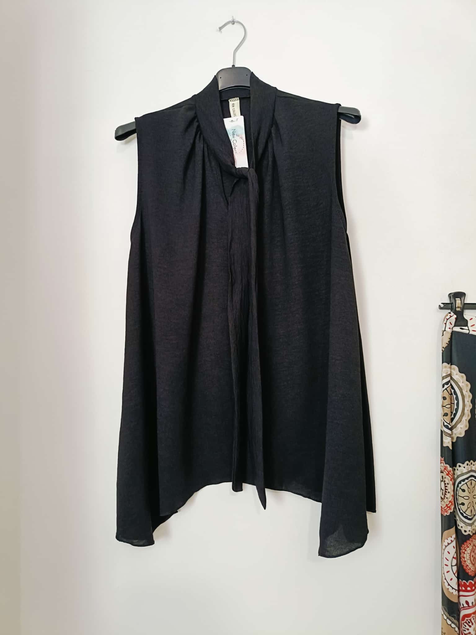 Blusa con cravattino