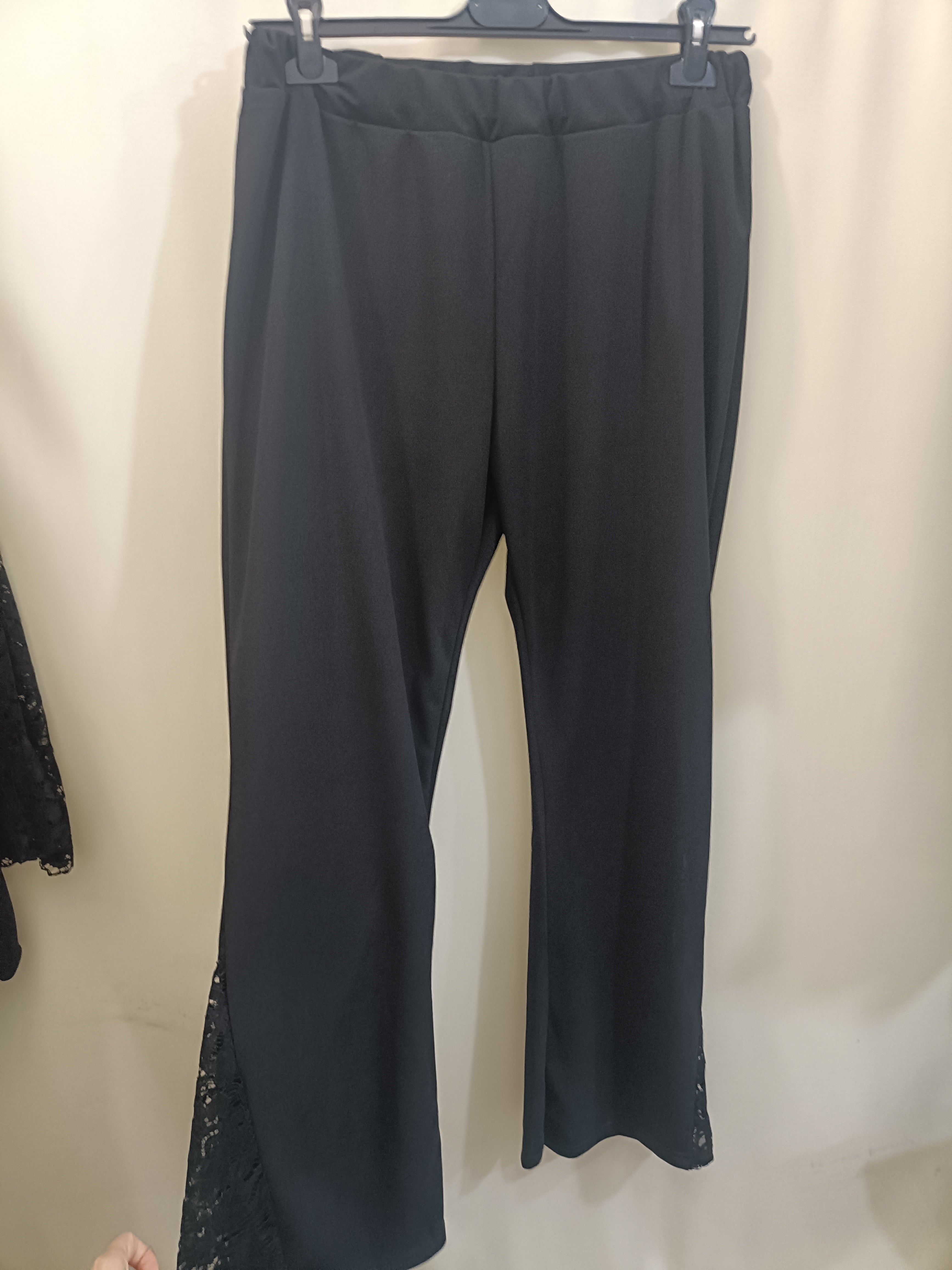 Pantalone a zampa in pizzo