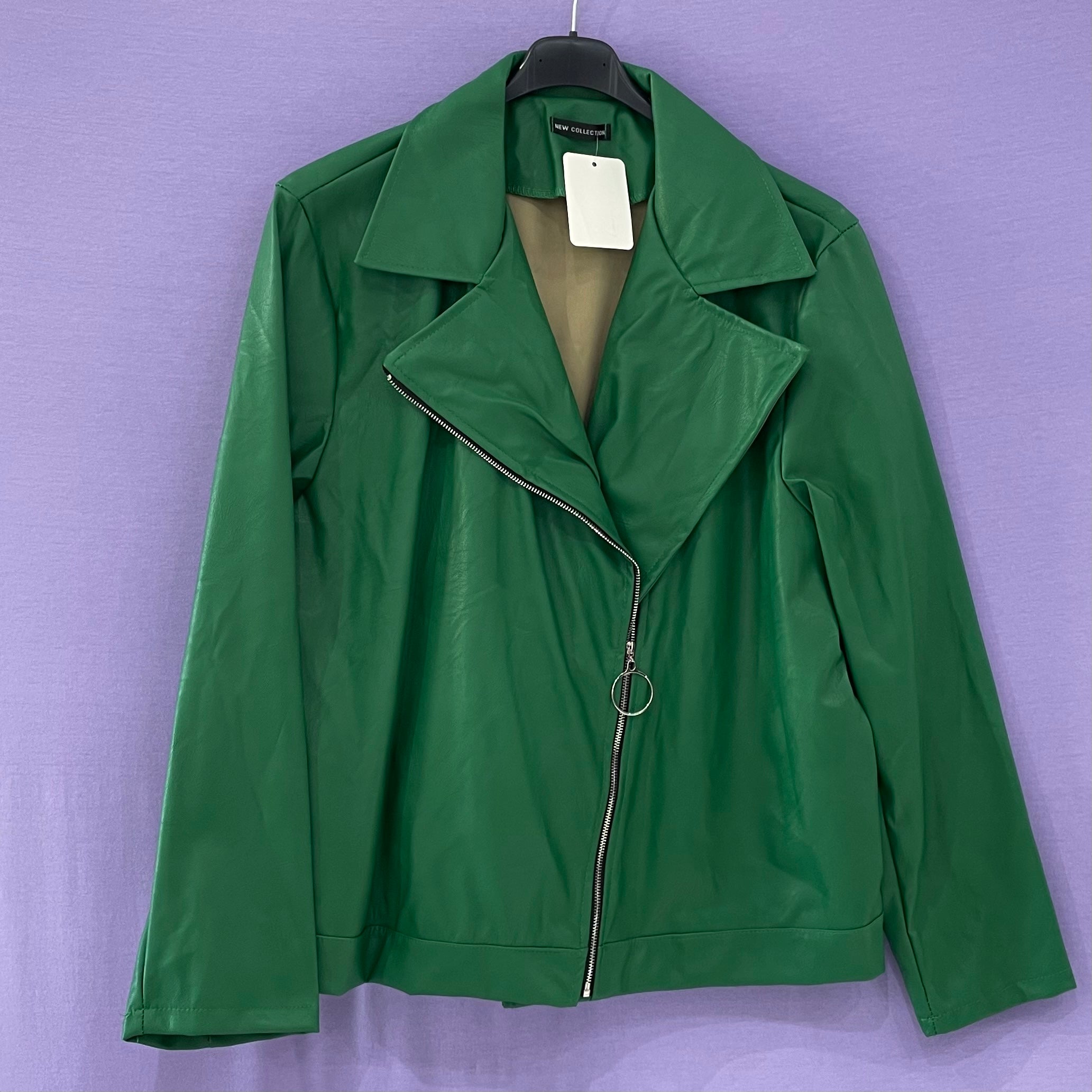 Giacca ecopelle con zip curvy