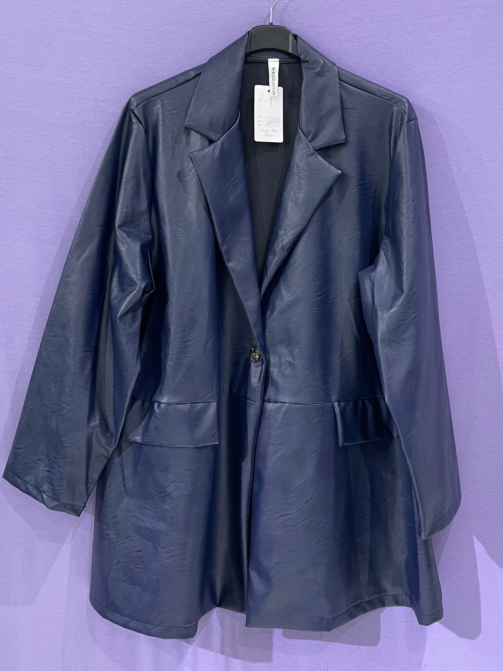 Giacca ecopelle con bottone curvy