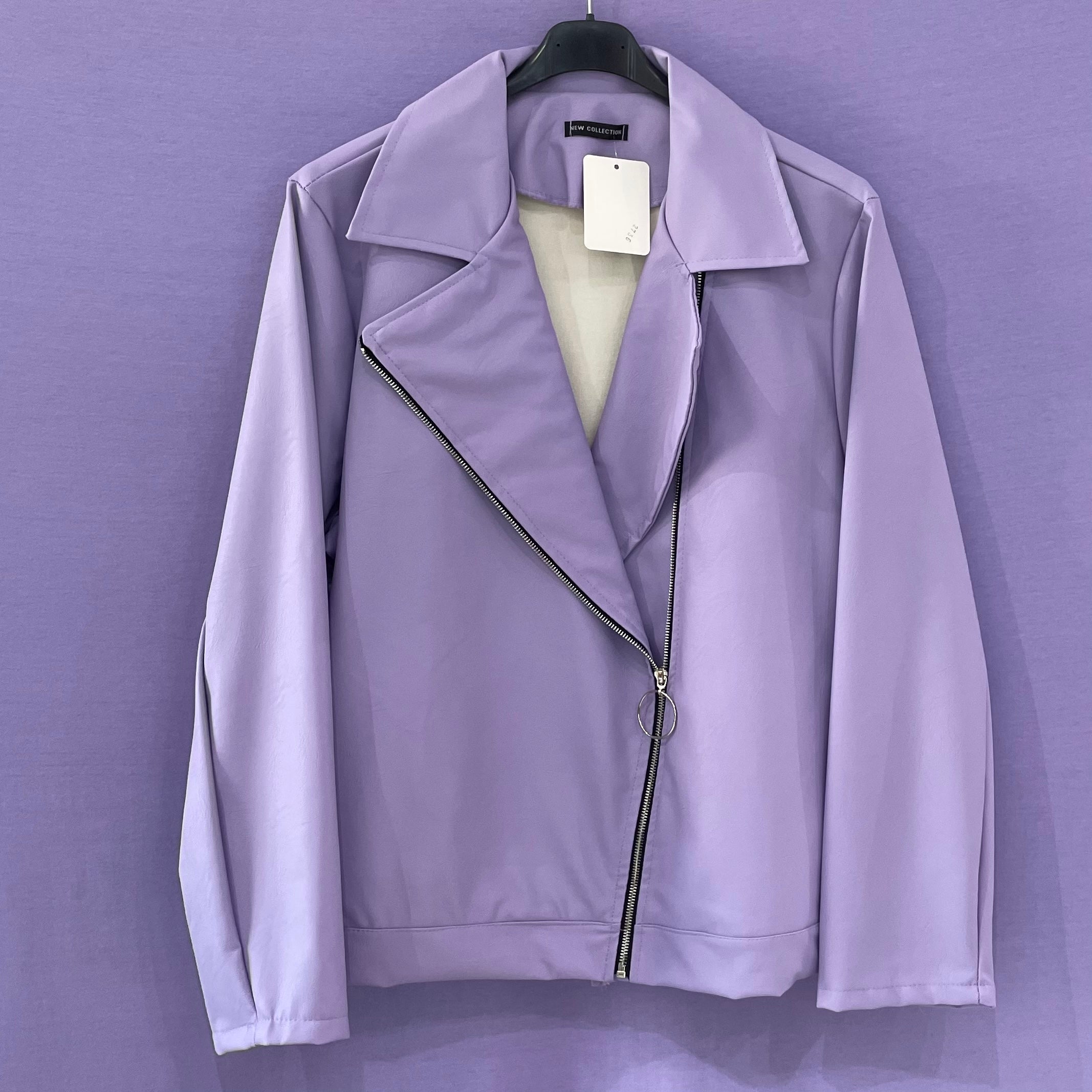 Giacca ecopelle con zip curvy