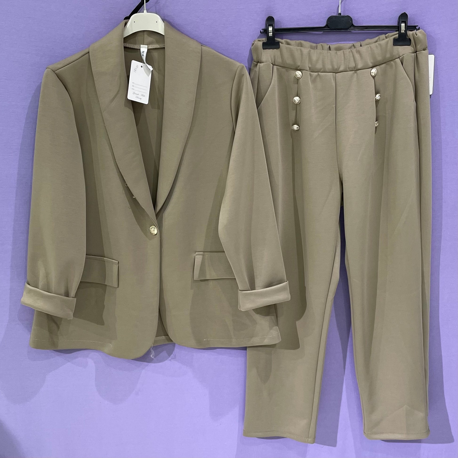 Tailleur bottoni decorativi curvy