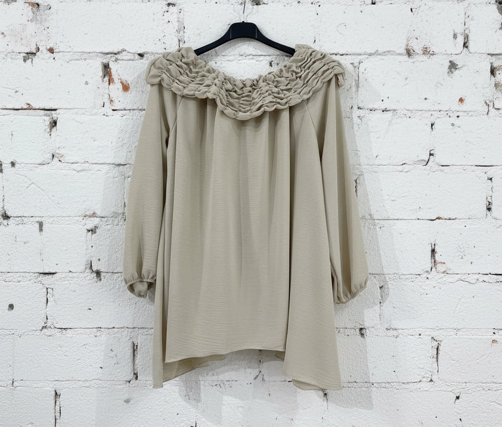 Maxi maglia collo frou frou curvy